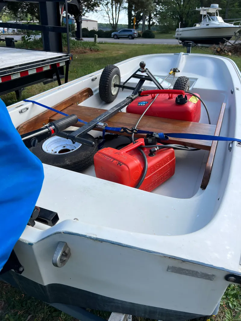 Slide: The Image of Boston Whaler 9' - 3