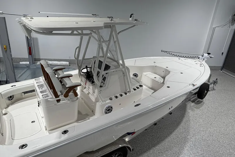 Slide: The Image of 2025 SeaVee 270Z boat in showroom, featuring sleek design and modern amenities. - 12