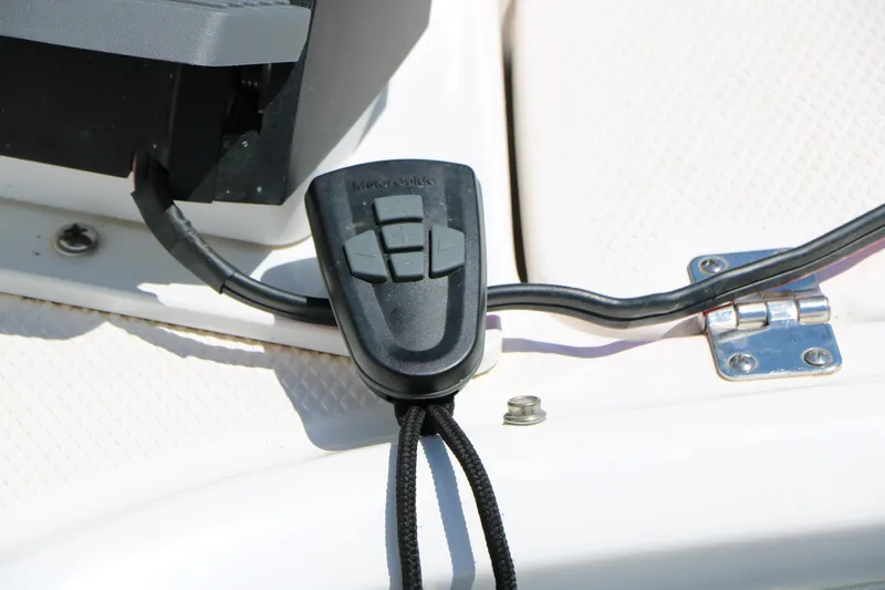 Slide: The Image of Control panel on 2023 Chaparral 21 SSi Ski & Fish boat deck. - 28