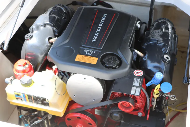 Slide: The Image of Volvo Penta engine in 2023 Chaparral 21 SSi Ski & Fish boat. - 44