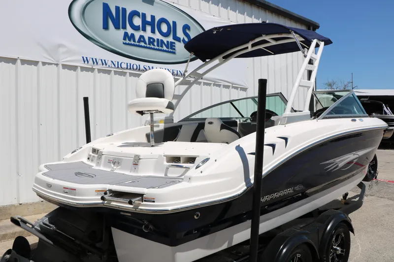Slide: The Image of 2023 Chaparral 21 SSi Ski & Fish boat at Nichols Marine dealership. - 5
