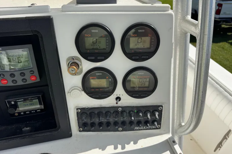Slide: The Image of Control panel of a 2000 Regulator 26 Forward Seating boat with Yamaha gauges. - 12