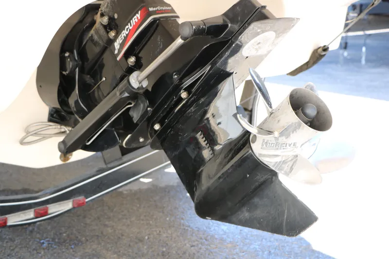 Slide: The Image of Rinker 212 Captiva Bowrider 2004 - 19