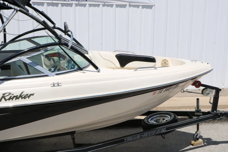 Slide: The Image of Rinker 212 Captiva Bowrider 2004 - 22