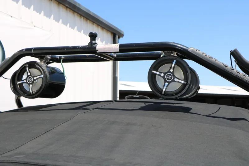 Slide: The Image of Rinker 212 Captiva Bowrider 2004 - 27