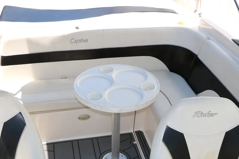 Slide: The Image of Rinker 212 Captiva Bowrider 2004 - 33