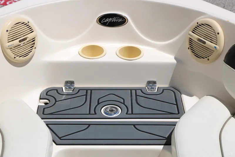 Slide: The Image of Rinker 212 Captiva Bowrider 2004 - 35