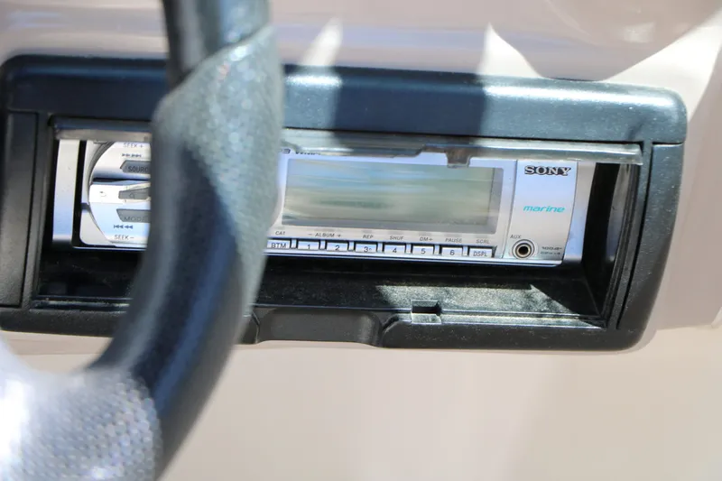 Slide: The Image of Rinker 212 Captiva Bowrider 2004 - 39