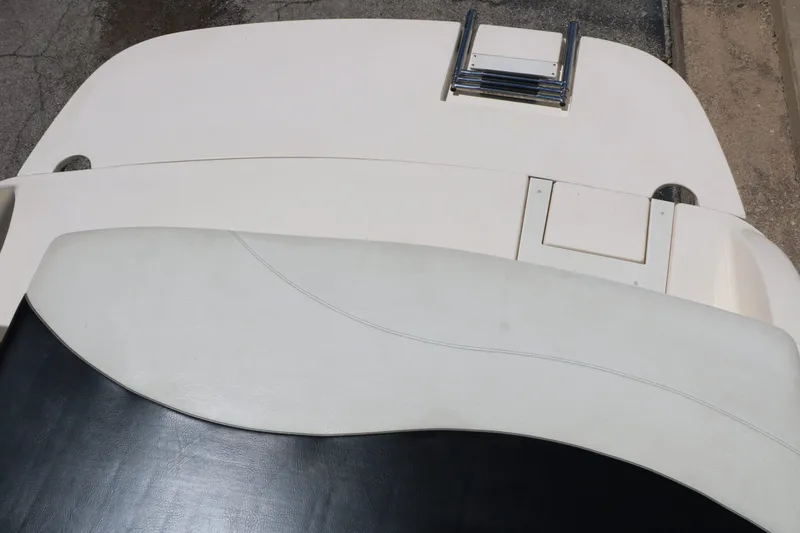 Slide: The Image of Rinker 212 Captiva Bowrider 2004 - 44