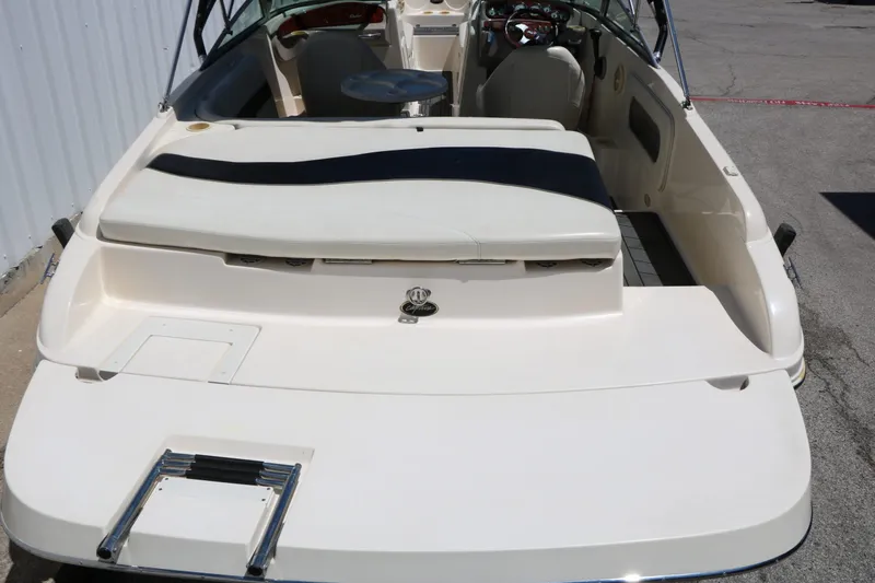 Slide: The Image of Rinker 212 Captiva Bowrider 2004 - 8