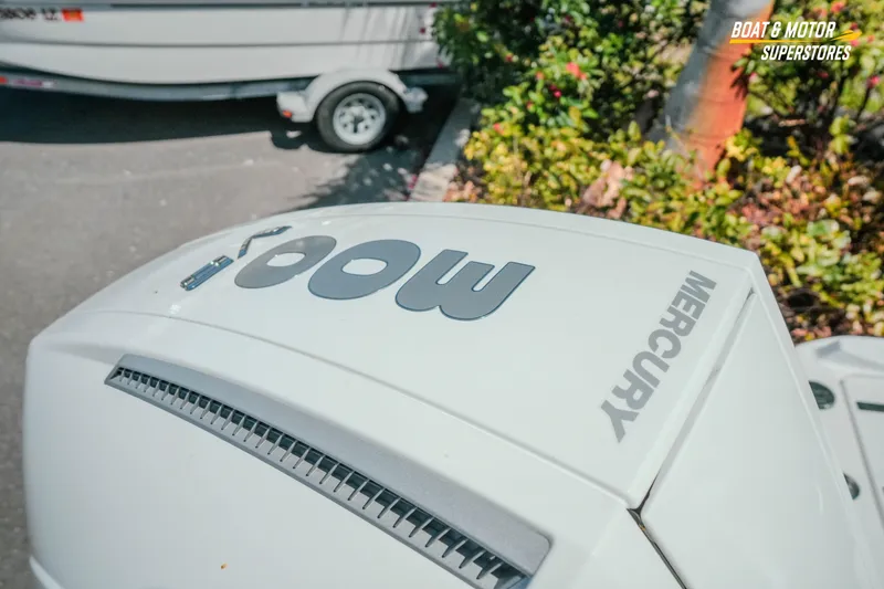 Slide: The Image of 2026 Blackfin 242 HB boat with Mercury engine at Boat & Motor Superstores. - 9