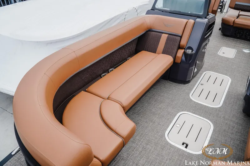 Slide: The Image of Luxurious seating on 2025 Bennington 24MSB pontoon boat at Lake Norman Marina. - 15
