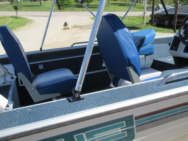 Slide: The Image of Lowe 1620 Aluminum Deep V / 1992 Johnson 70 Hp Outboard 1993 - 10