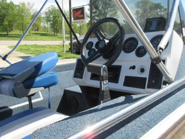 Slide: The Image of Lowe 1620 Aluminum Deep V / 1992 Johnson 70 Hp Outboard 1993 - 11