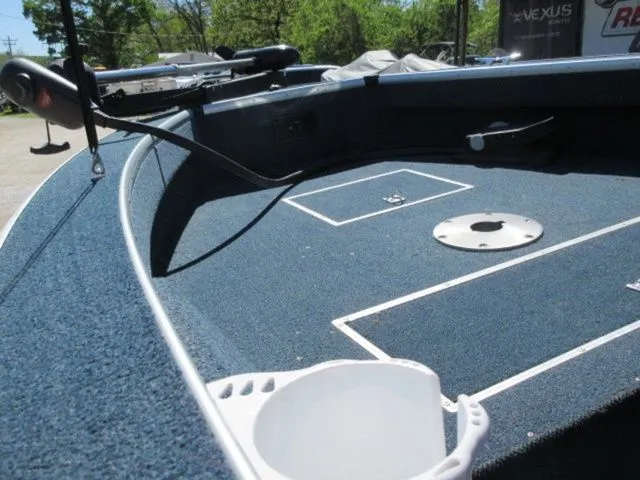 Slide: The Image of Lowe 1620 Aluminum Deep V / 1992 Johnson 70 Hp Outboard 1993 - 17