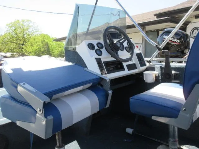 Slide: The Image of Lowe 1620 Aluminum Deep V / 1992 Johnson 70 Hp Outboard 1993 - 18