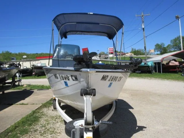 Slide: The Image of Lowe 1620 Aluminum Deep V / 1992 Johnson 70 Hp Outboard 1993 - 6