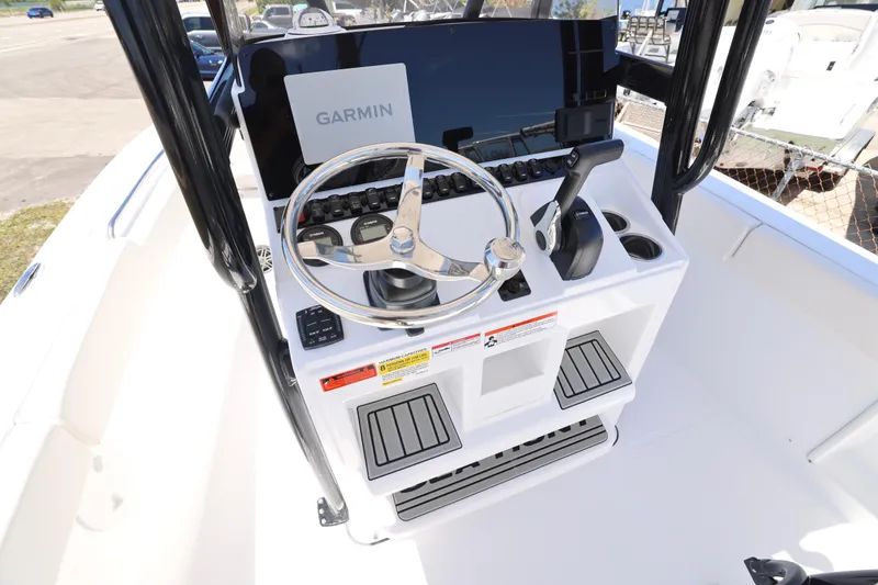 Slide: The Image of Center console of 2026 Sea Hunt Ultra 219 boat with Garmin navigation system. - 4