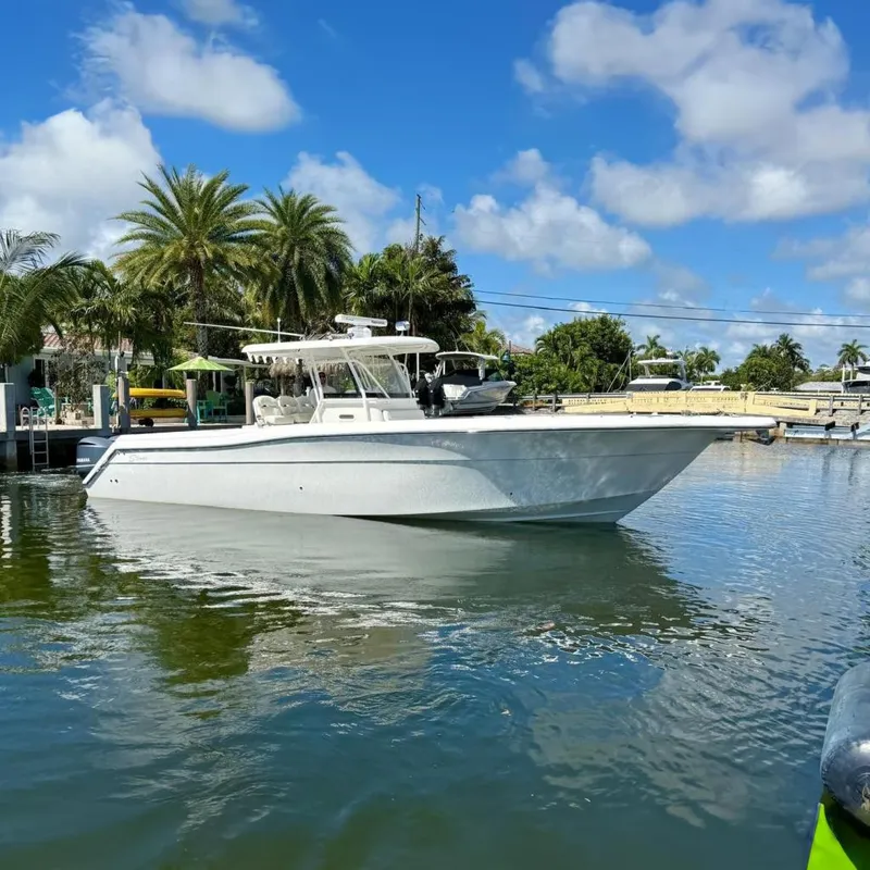 The Image of 2014 Stamas 390 Tarpon boat on calm water. - 0