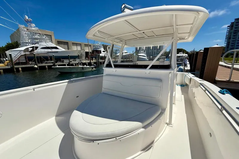 Slide: The Image of 2014 Stamas 390 Tarpon boat docked, featuring spacious seating and sleek design. - 29