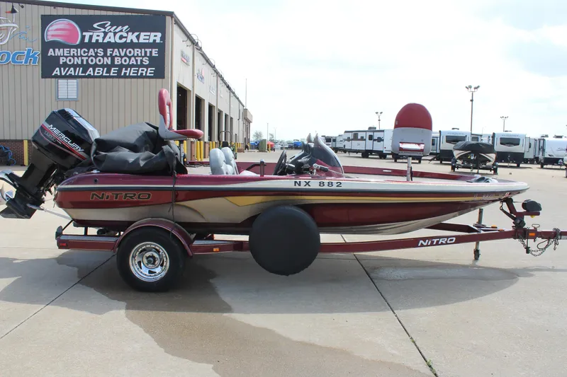 The Image of 2002 Nitro NX 882 DC boat on trailer, parked outside dealership. - 0