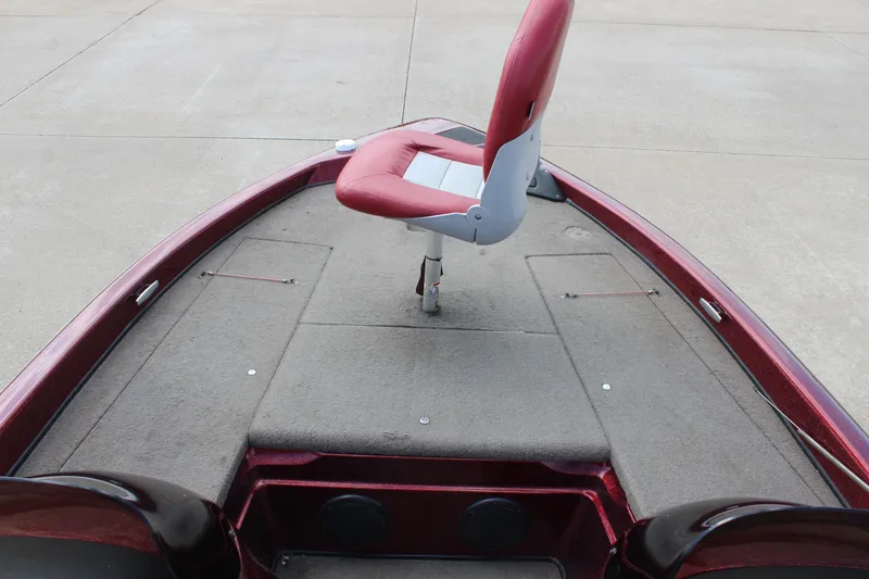 Slide: The Image of 2002 Nitro NX 882 DC boat deck with red swivel seat and carpeted flooring. - 9