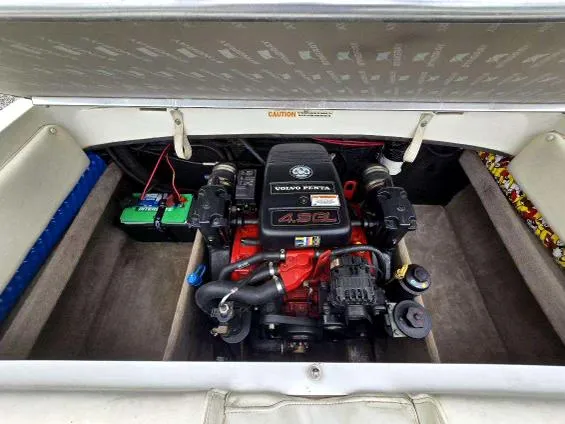 Slide: The Image of 2008 Stingray 205 LS/LX/LR boat engine compartment with Volvo Penta 4.3GL engine. - 12