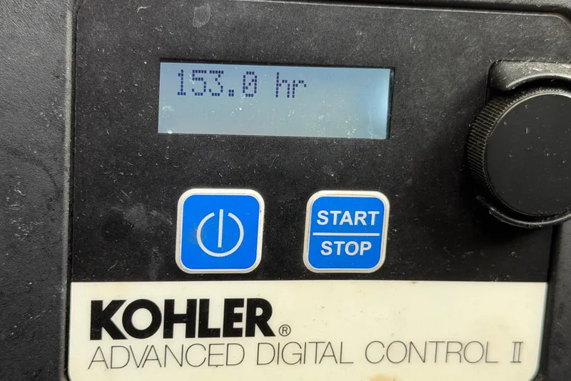 Slide: The Image of Kohler Advanced Digital Control II displaying 153.0 hours on Sea Ray Sundancer 350, 2012 model. - 29