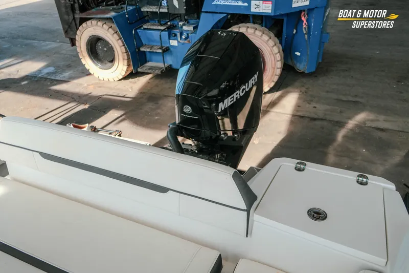Slide: The Image of 2022 Blackfin 222 CC boat with Mercury engine at Boat & Motor Superstores. - 42