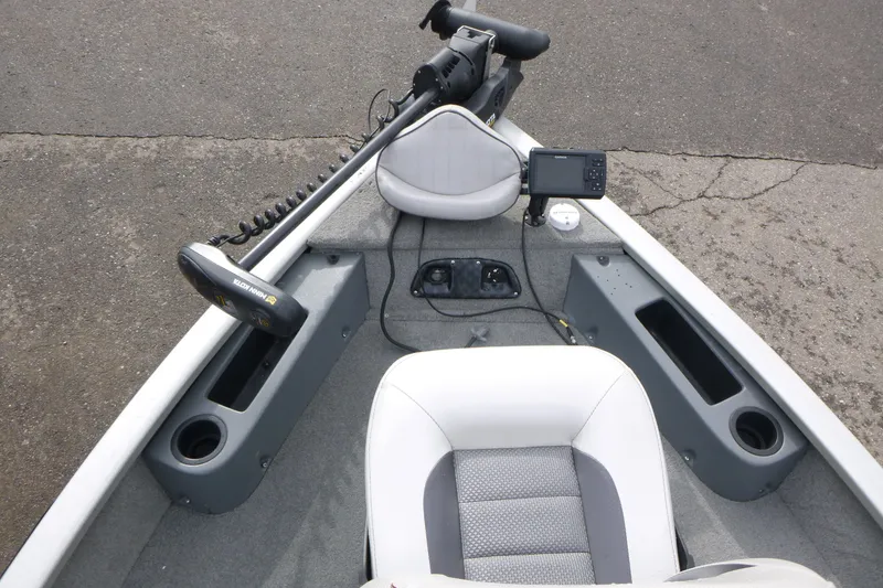 Slide: The Image of 2005 Tracker Tournament V-18 All Fish boat interior with trolling motor and fish finder. - 7