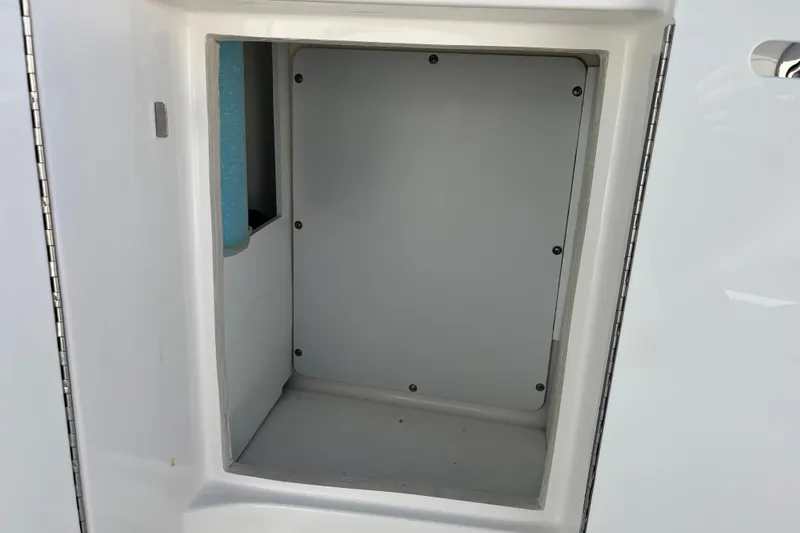 Slide: The Image of Sea Ray, Sea Ray 290SLX, Sea Ray SLX, Cruisers, Cruiser Yachts, Sundancer, Sea Ray Sundancer, Bow Rider Boats, Cruising Boats - 12