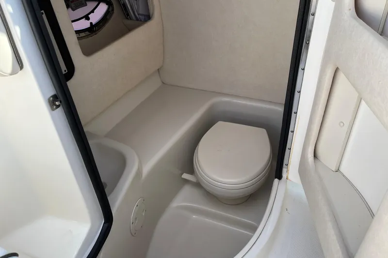 Slide: The Image of Sea Ray, Sea Ray 290SLX, Sea Ray SLX, Cruisers, Cruiser Yachts, Sundancer, Sea Ray Sundancer, Bow Rider Boats, Cruising Boats - 17