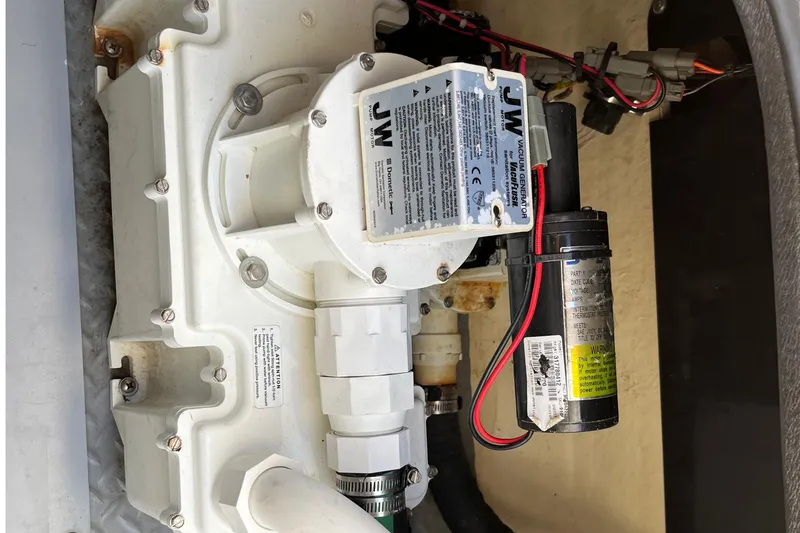 Slide: The Image of Sea Ray, Sea Ray 290SLX, Sea Ray SLX, Cruisers, Cruiser Yachts, Sundancer, Sea Ray Sundancer, Bow Rider Boats, Cruising Boats - 21