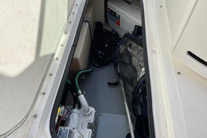 Slide: The Image of Sea Ray, Sea Ray 290SLX, Sea Ray SLX, Cruisers, Cruiser Yachts, Sundancer, Sea Ray Sundancer, Bow Rider Boats, Cruising Boats - 22