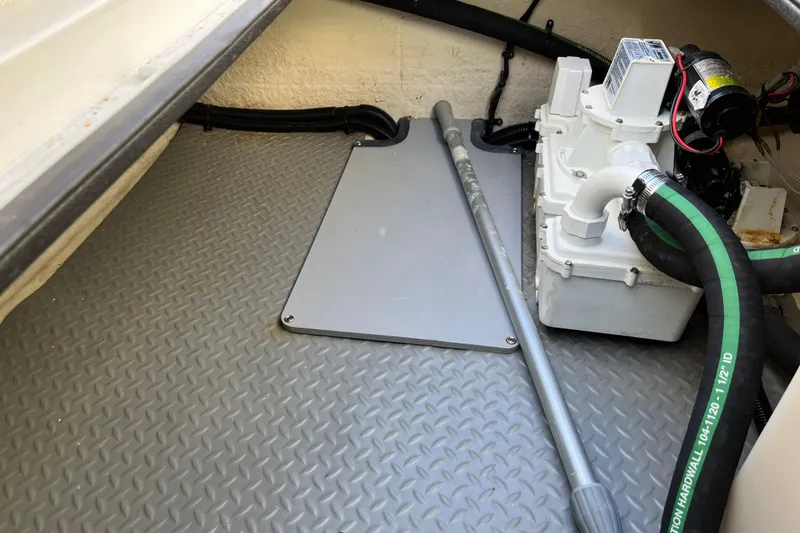 Slide: The Image of Sea Ray, Sea Ray 290SLX, Sea Ray SLX, Cruisers, Cruiser Yachts, Sundancer, Sea Ray Sundancer, Bow Rider Boats, Cruising Boats - 23