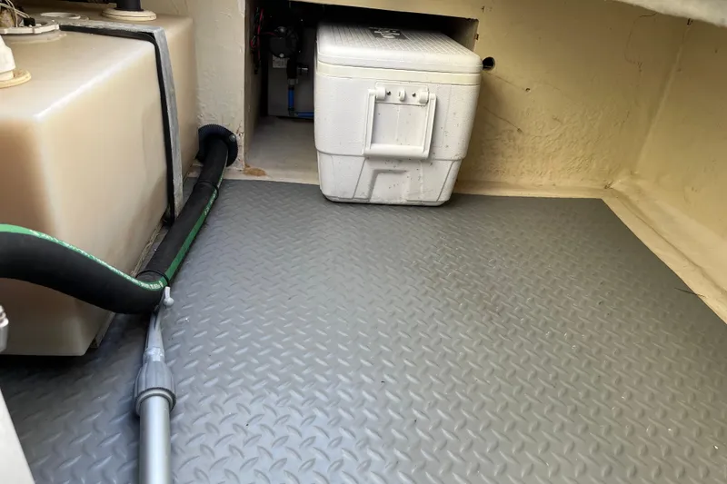 Slide: The Image of Sea Ray, Sea Ray 290SLX, Sea Ray SLX, Cruisers, Cruiser Yachts, Sundancer, Sea Ray Sundancer, Bow Rider Boats, Cruising Boats - 24