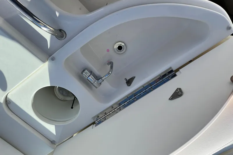 Slide: The Image of Sea Ray, Sea Ray 290SLX, Sea Ray SLX, Cruisers, Cruiser Yachts, Sundancer, Sea Ray Sundancer, Bow Rider Boats, Cruising Boats - 25