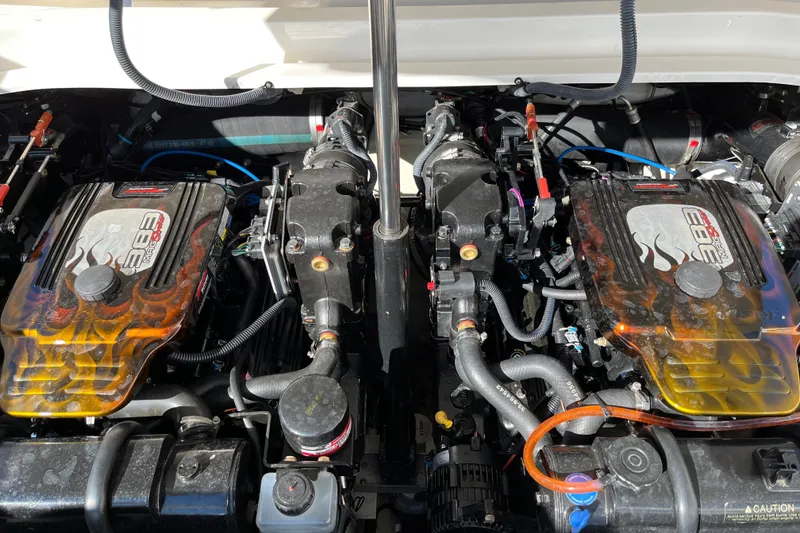 Slide: The Image of Sea Ray, Sea Ray 290SLX, Sea Ray SLX, Cruisers, Cruiser Yachts, Sundancer, Sea Ray Sundancer, Bow Rider Boats, Cruising Boats - 36