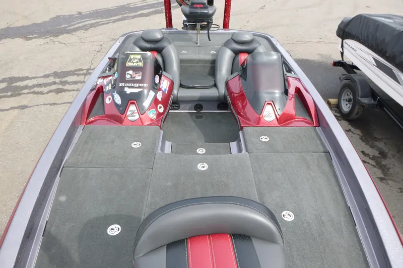 Slide: The Image of 2010 Ranger Z521 boat interior with dual seats and carpeted deck. - 7