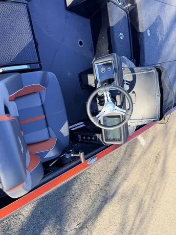 Slide: The Image of Ranger Z521R 2024 - 10