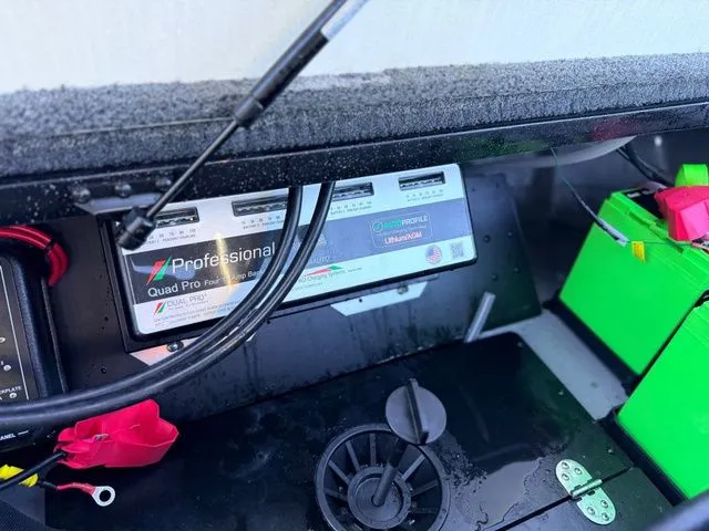 Slide: The Image of Ranger Z521R 2024 - 16