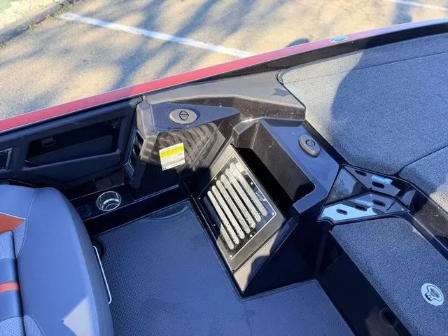 Slide: The Image of Ranger Z521R 2024 - 27