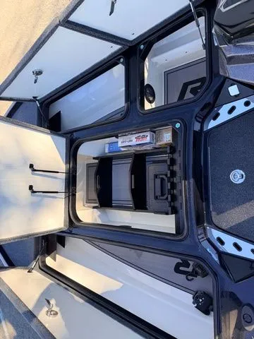 Slide: The Image of Ranger Z521R 2024 - 29