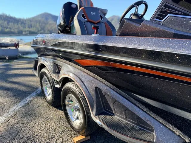 Slide: The Image of Ranger Z521R 2024 - 3