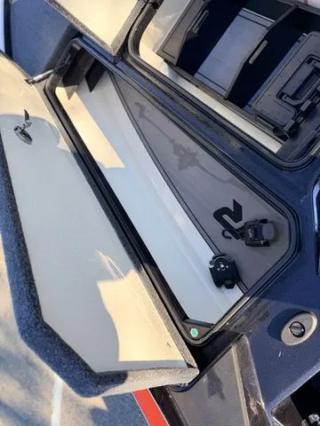 Slide: The Image of Ranger Z521R 2024 - 30