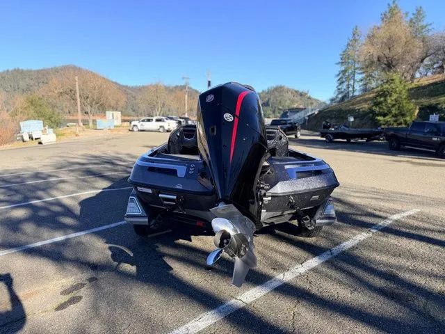 Slide: The Image of Ranger Z521R 2024 - 5