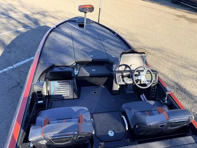 Slide: The Image of Ranger Z521R 2024 - 6