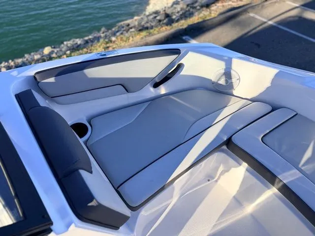 Slide: The Image of Yamaha AR190 2025 - 17