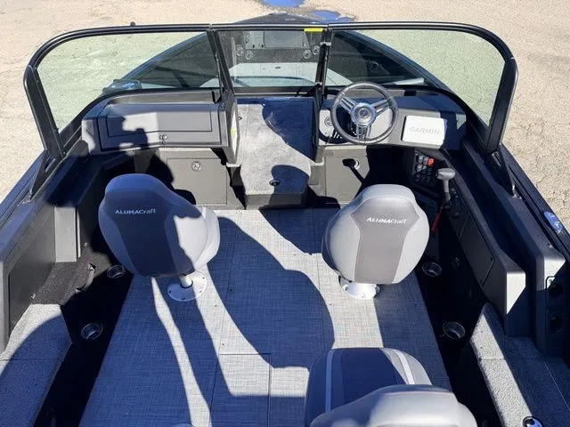 Slide: The Image of Alumacraft Competitor 185X Sport 2025 - 14