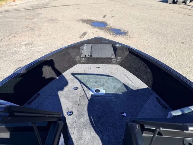 Slide: The Image of Alumacraft Competitor 185X Sport 2025 - 16